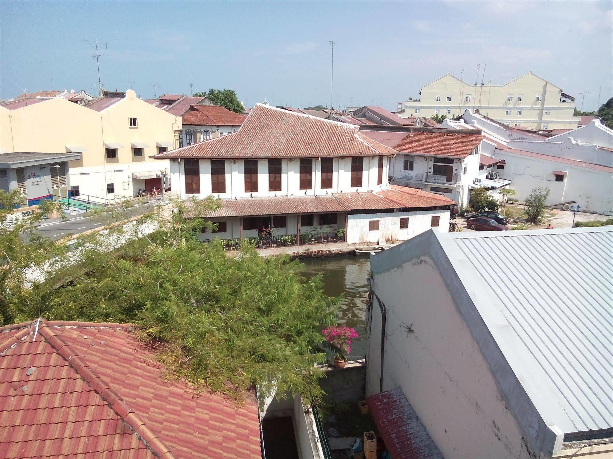 Discovery Cafe And Guesthouse Malacca Luaran gambar